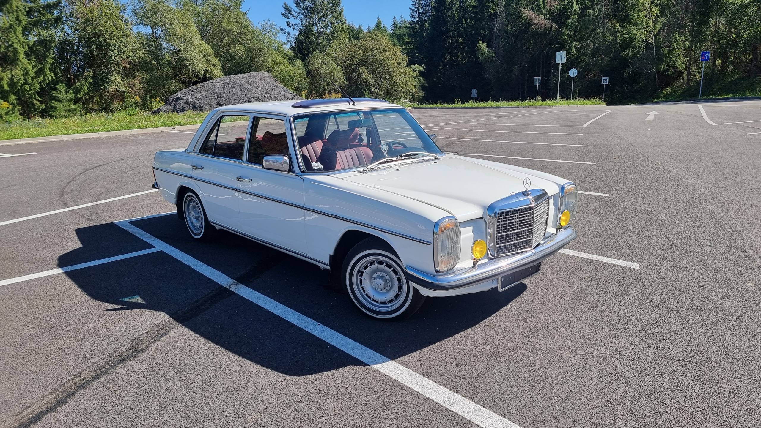 Mercedes-Benz 200 D